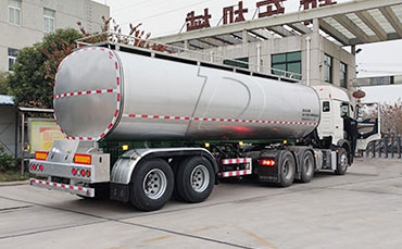 新東鮮奶運(yùn)輸車(chē)，鉛封+攝像頭，24小時(shí)安全守護(hù)