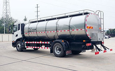 熱烈祝賀安徽某農(nóng)業(yè)公司選用天潤新東淀粉乳運輸車