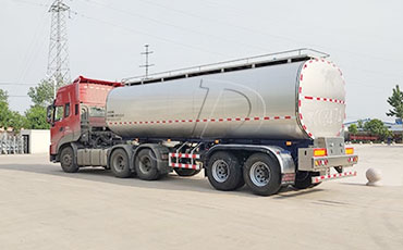 天潤新東鮮奶運輸車：跨越草原的“牛奶新絲路”